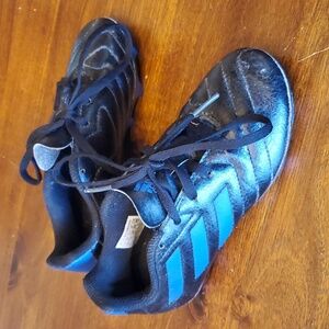 Kids cleats